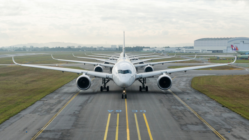 Illustration for article titled Plane Porn: This Airbus A350 Formation Flight Is Beautiful